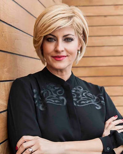 Defne Sarısoy Defne Sarısoy